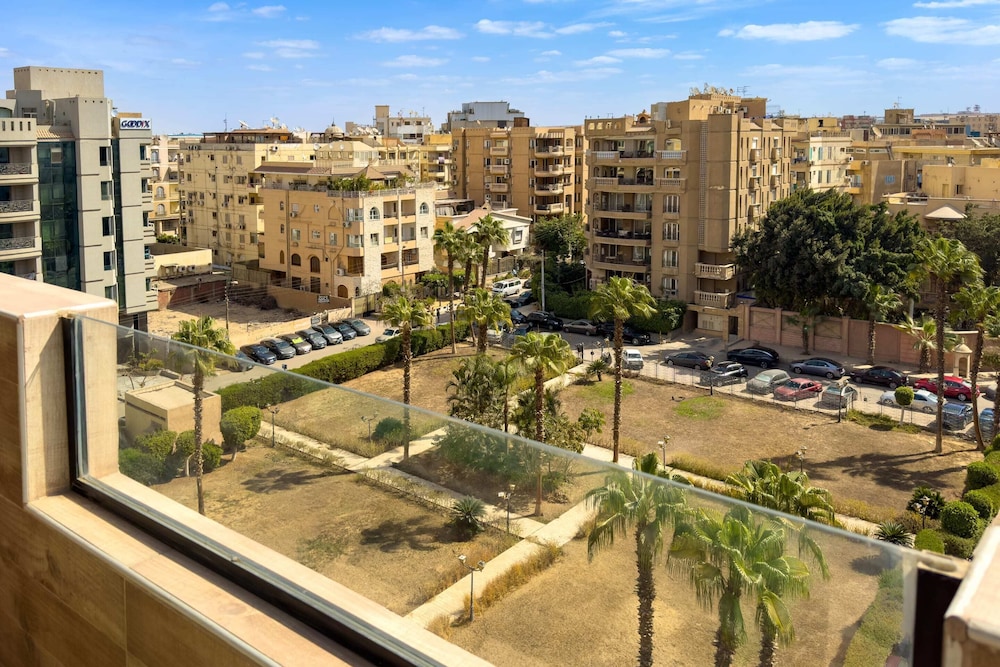 Posh & Panoramic 2bdr Rooftop 5 Min To Airport