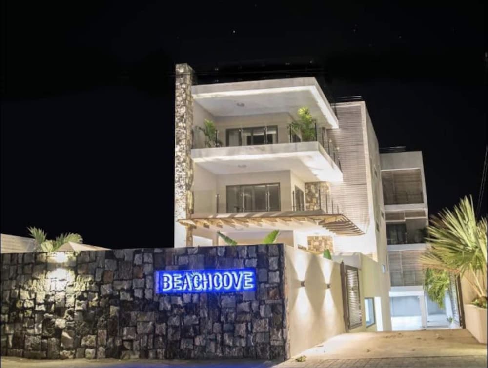 Modern 2-bed Sleeps 4 With Balcony