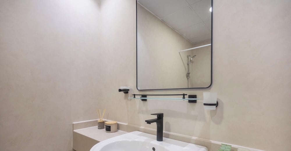 LUX The Modern Marina Suite