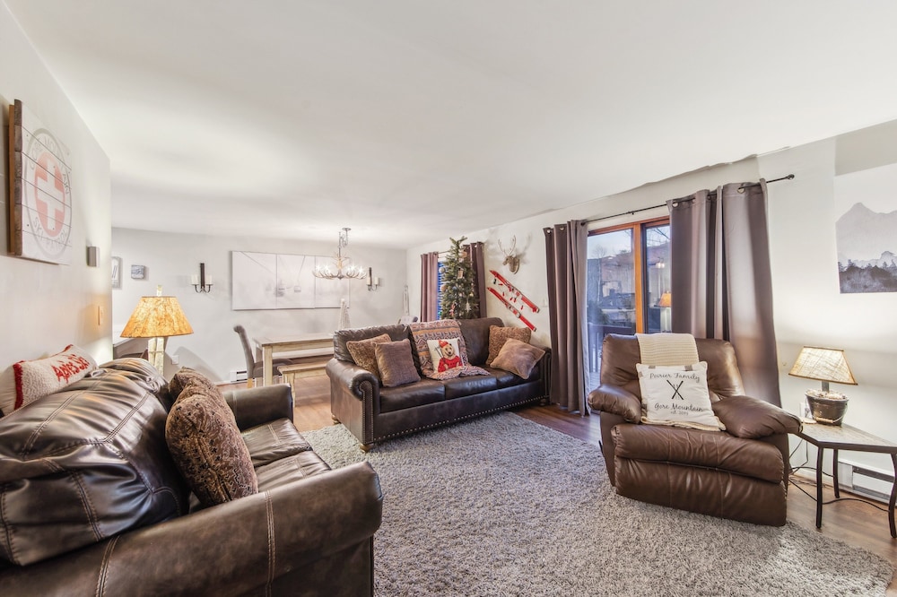 Hedges 7j - Comfortable Mountain Retreat 3 Bedroom Townhouse by The Summit at Gore Mountain