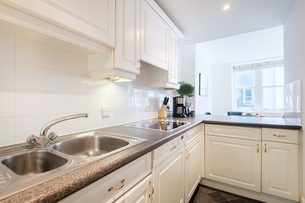 1BR with Balcony in the Heart of Holborn