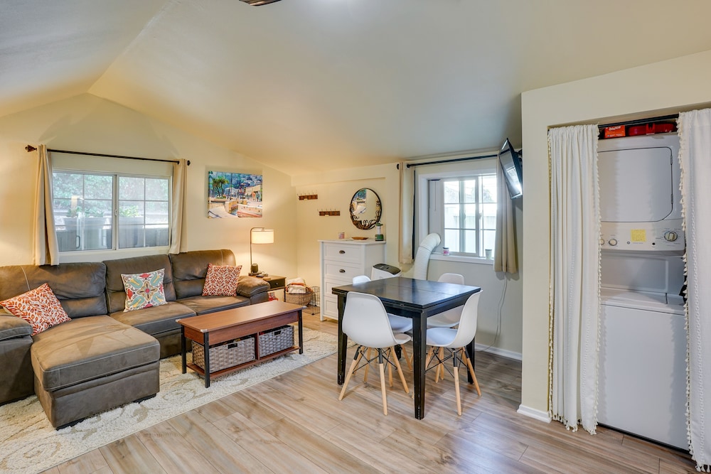 Avalon Cottage < Half-mi to Beaches & Crescent Ave