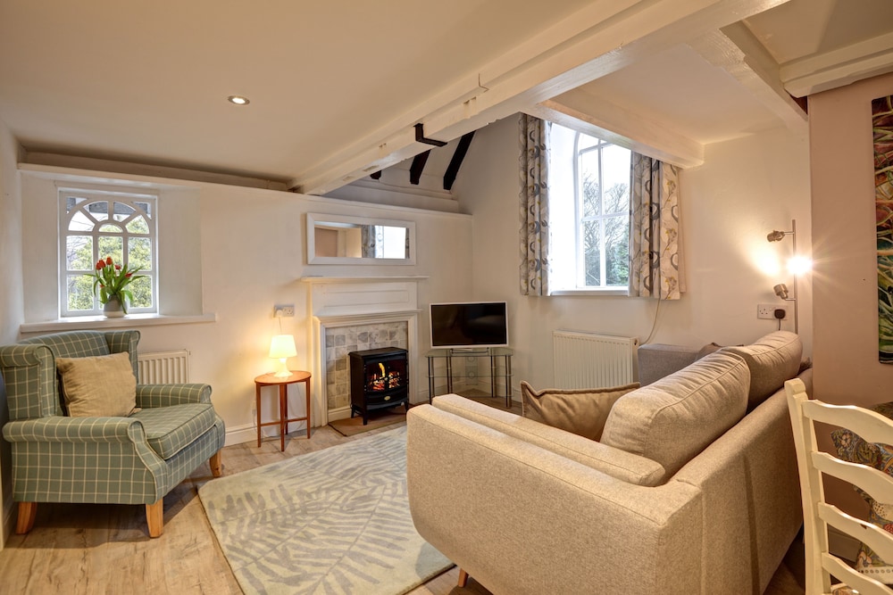 Holiday Cottages and North Star Apartment