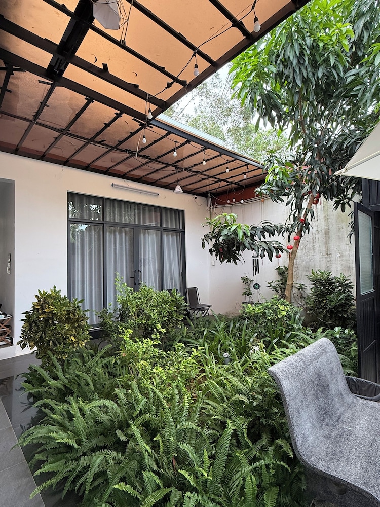 HOMESTAY HALONA