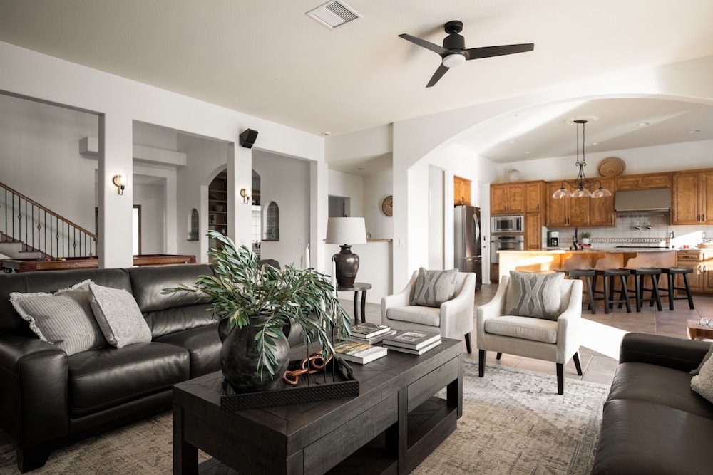 Villa Verdot by Avantstay Spectacular 6 BR Estate w Pool Hot Tub Tennis B-ball Courts