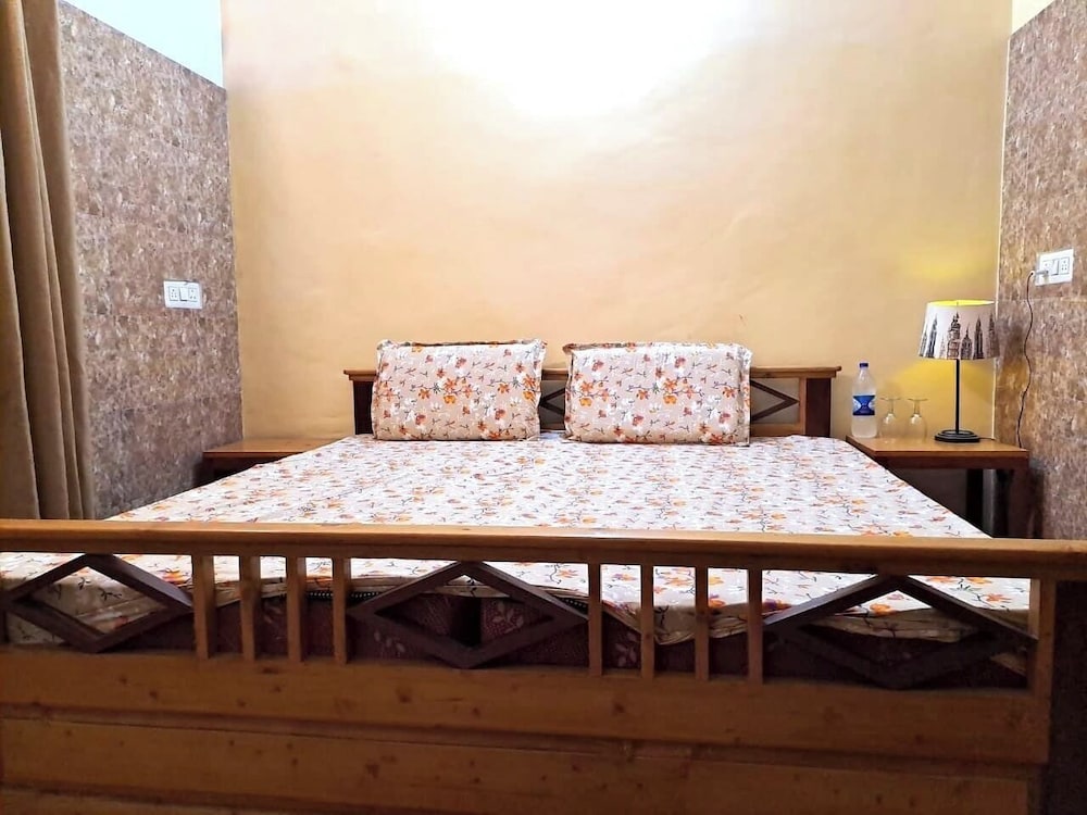 Gopi Homestay and Restaurant (Jim Corbett)