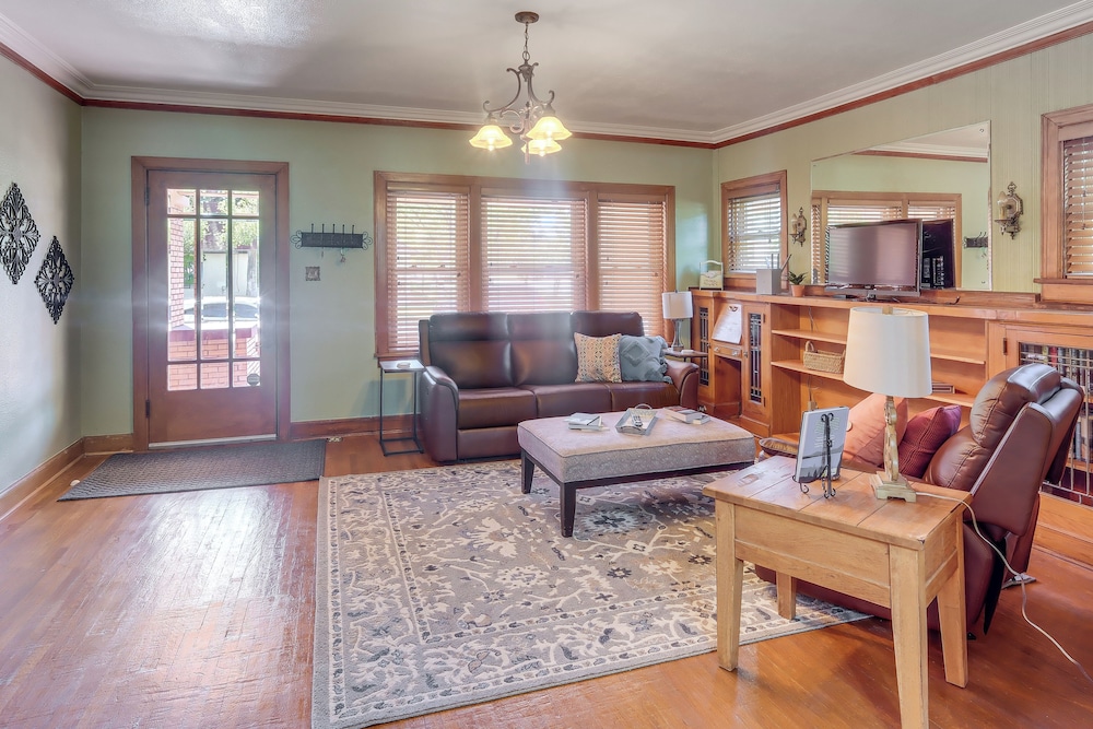 Walk to Main Street: Charming Roswell Home!