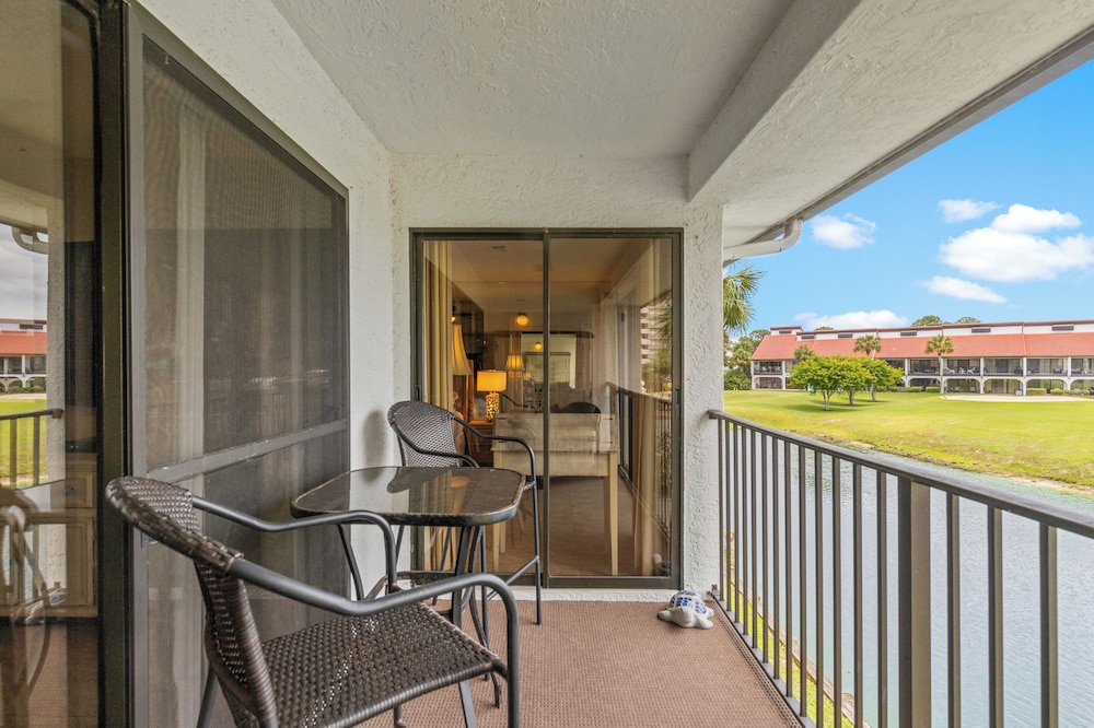 One More Round! 3BR 3BA Sleeps 10! 11 Pools! Golf Courses! Tennis Courts!