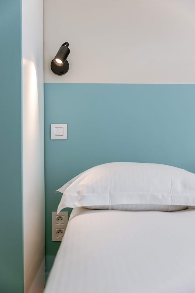 Huswell - Modern Family Flat Steps From the sea