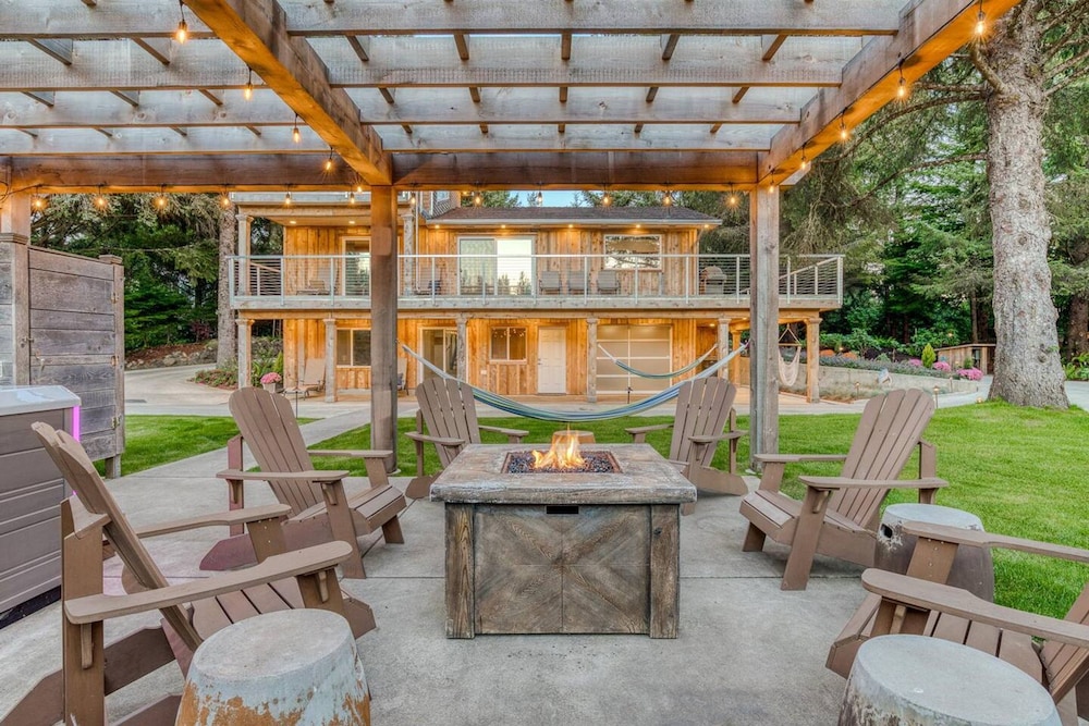 Boutique Cabin on Manicured Acre Hot tub Path to Beach Wifi 200 10