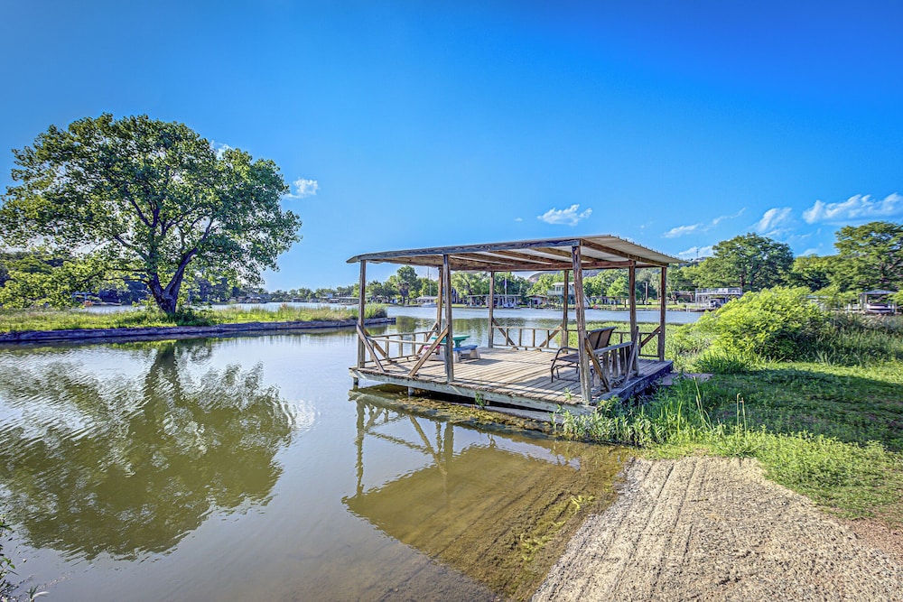 Kingsland Duo 2 Cottages in 1 w/ Lakeview! - Property Image 5