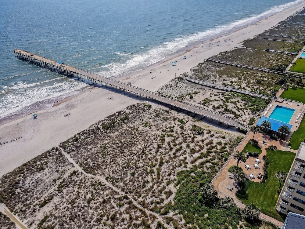 Direct Oceanfront Condo with Private Balcony by RedAwning
