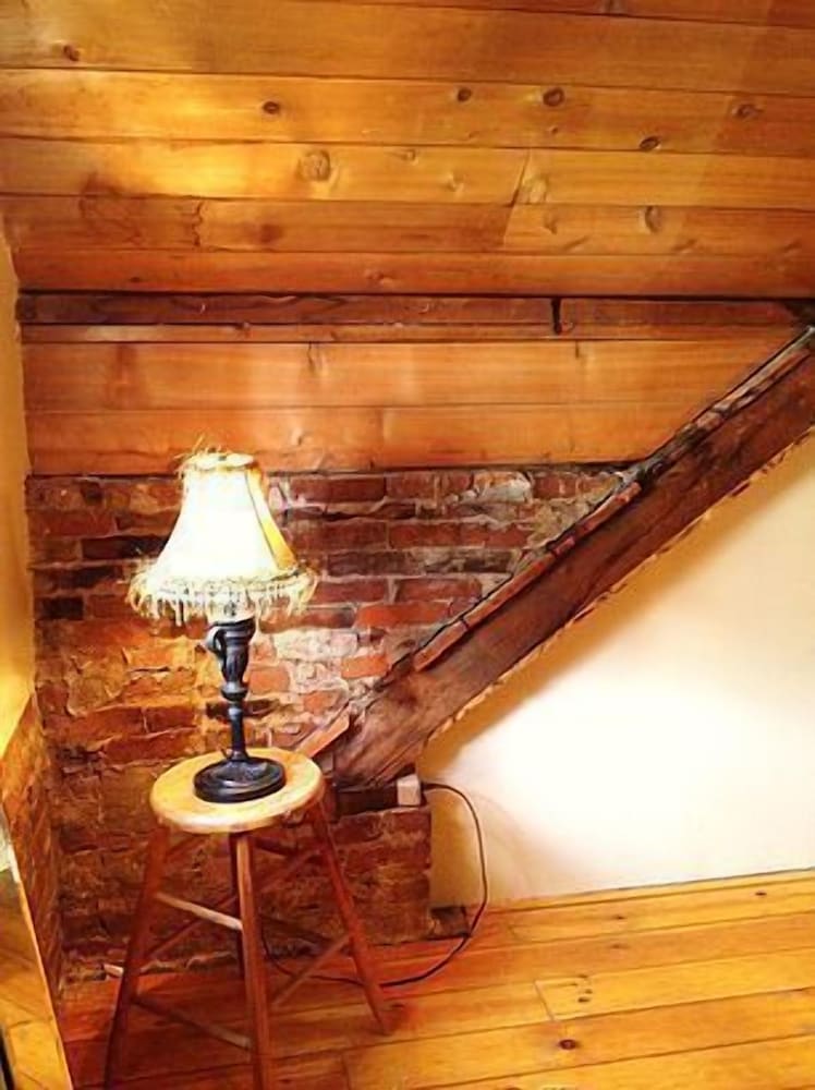 Brockville Vacations - The Noble Suites - Property Image 39