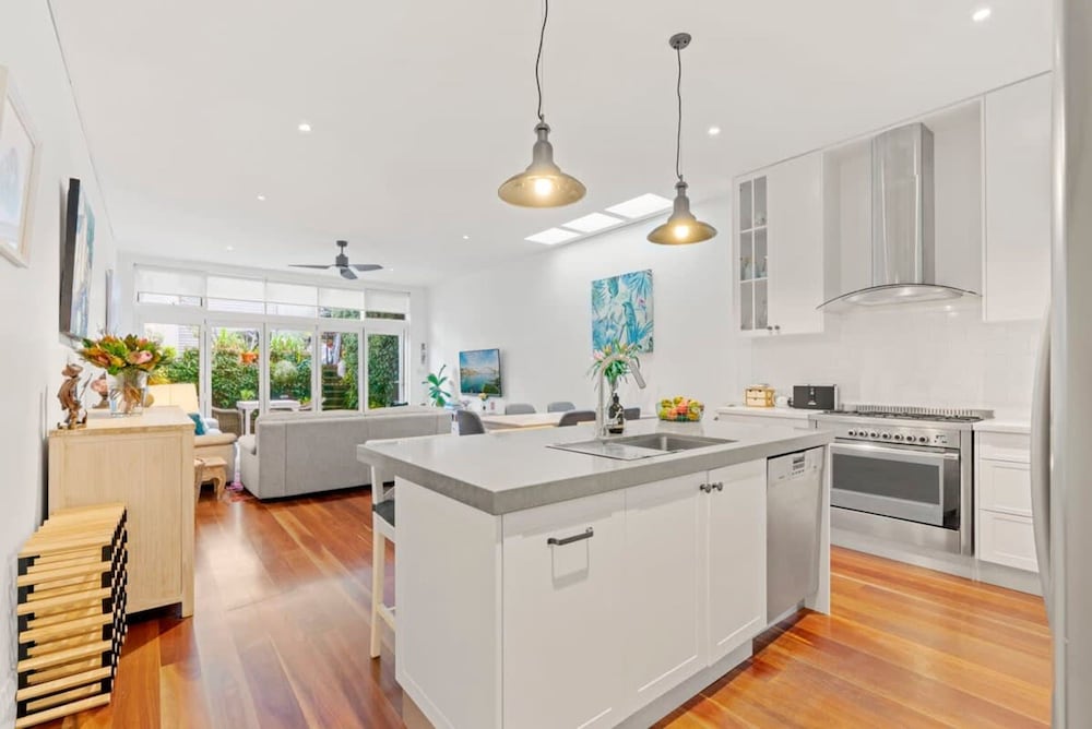 Bright Home in Trendy Newtown Close to the Park