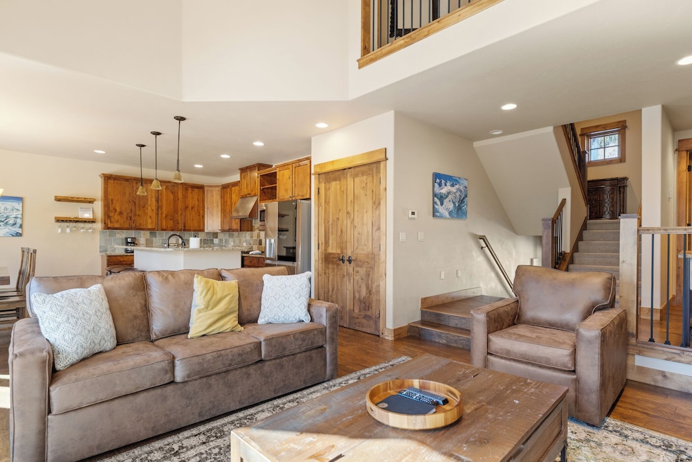 223 Caravelle Drive