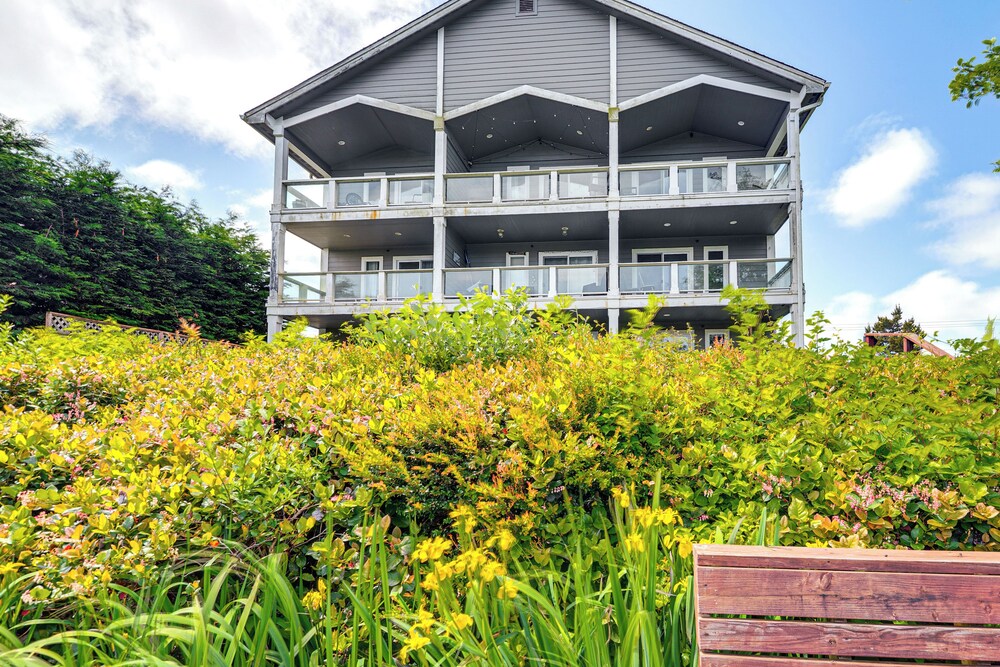 23-mile Canal On-site: Condo in Ocean Shores!
