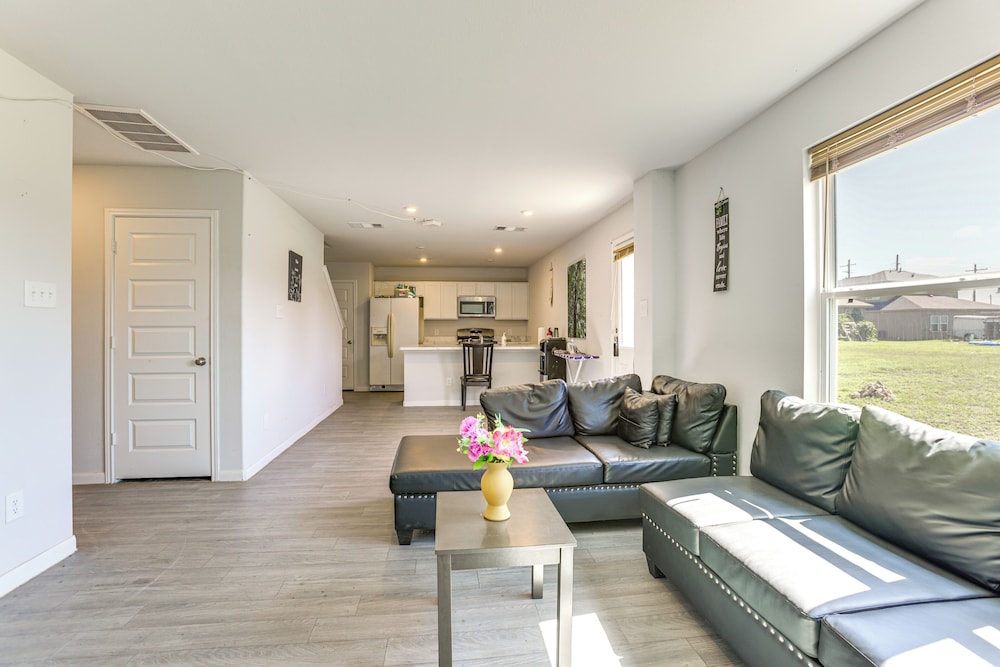 Near Hiking & Fishing: Airy Retreat in Cleveland!