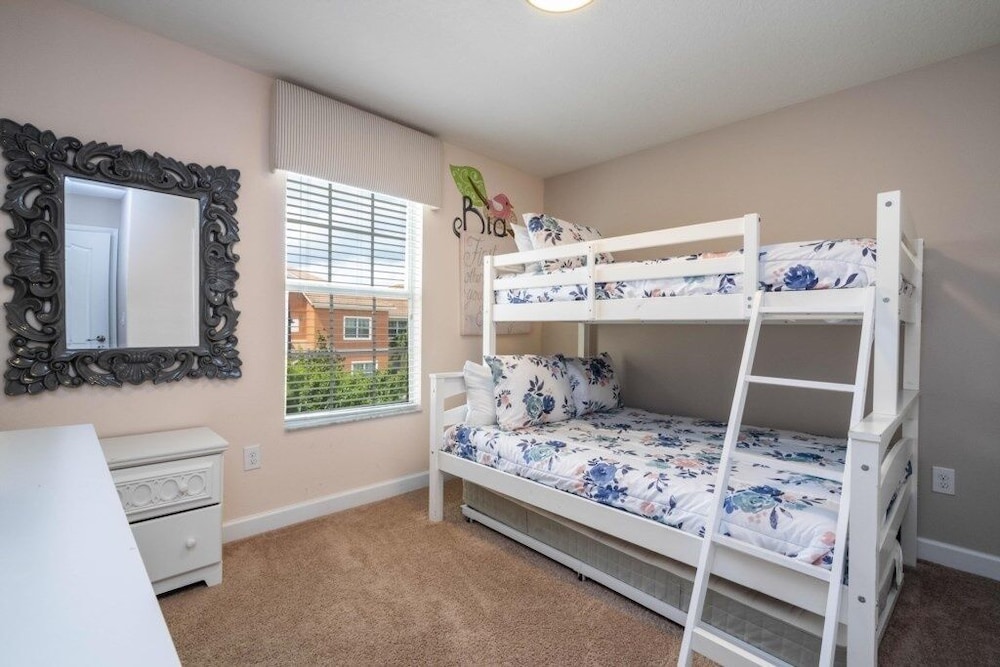 Family Pool Home Near Disney!! Modern Decor, Bbq ,resort W/ Tons Of Amenities! 6 Bedroom Home