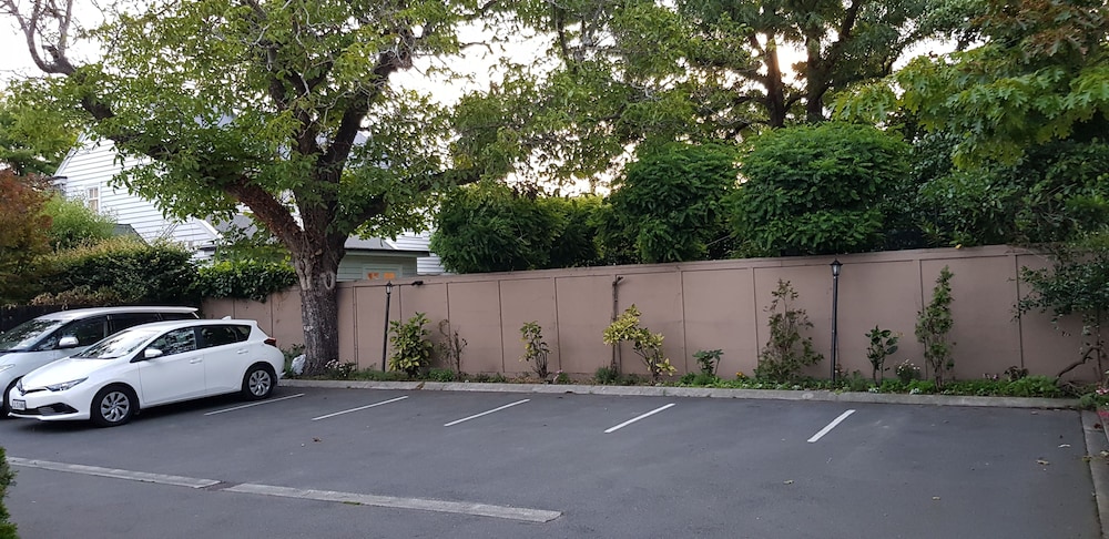 De Lago Motel Apartments