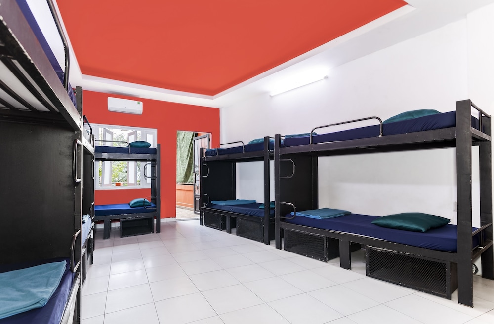 Hangout Hostel HCM