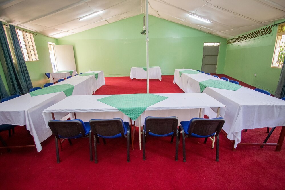 Emirina Travel Hotel