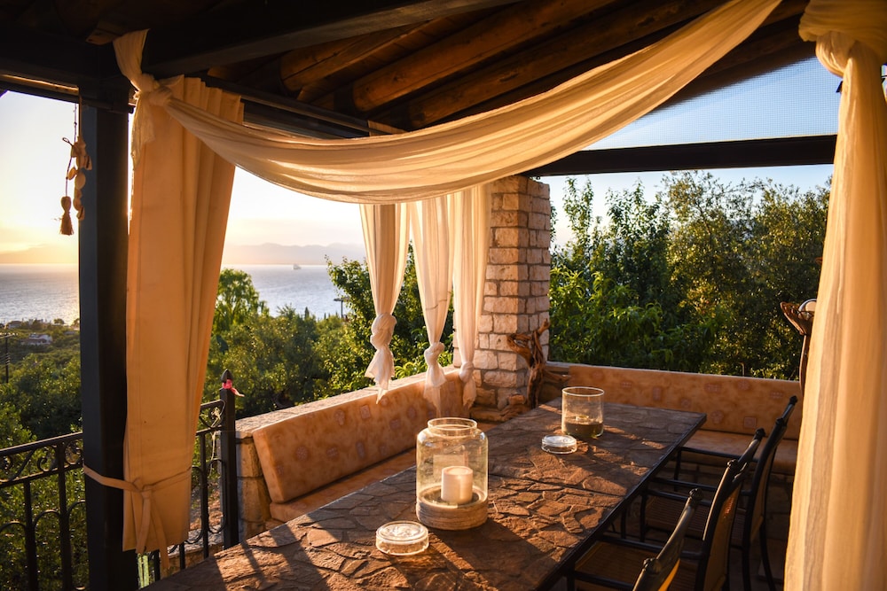 Majestic Chateau - Spectacular Seascapes & Pool