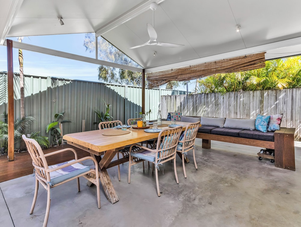 Kirra Shores Coastal Hideaway