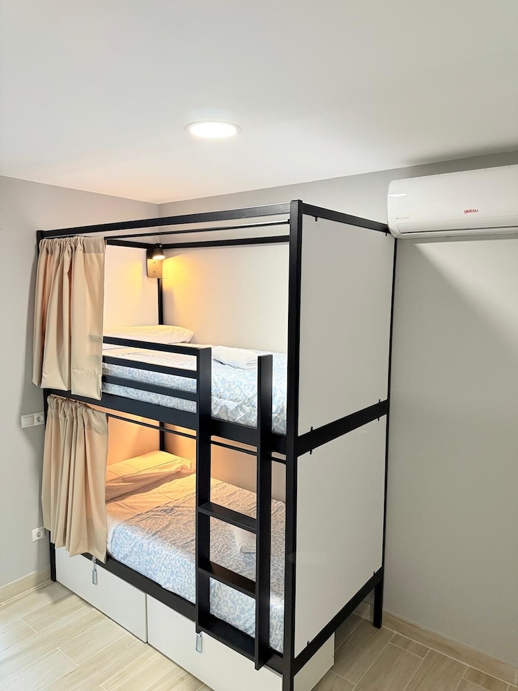 Hostel Vam Torrejon