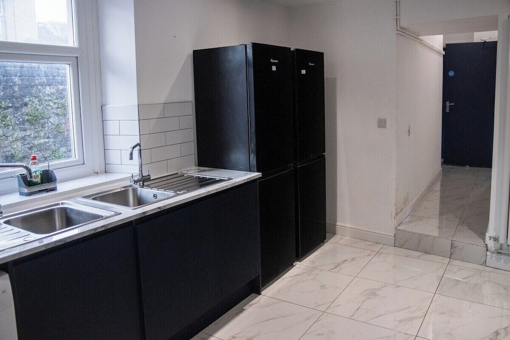 City Centre 6-bed Swansea Getaway