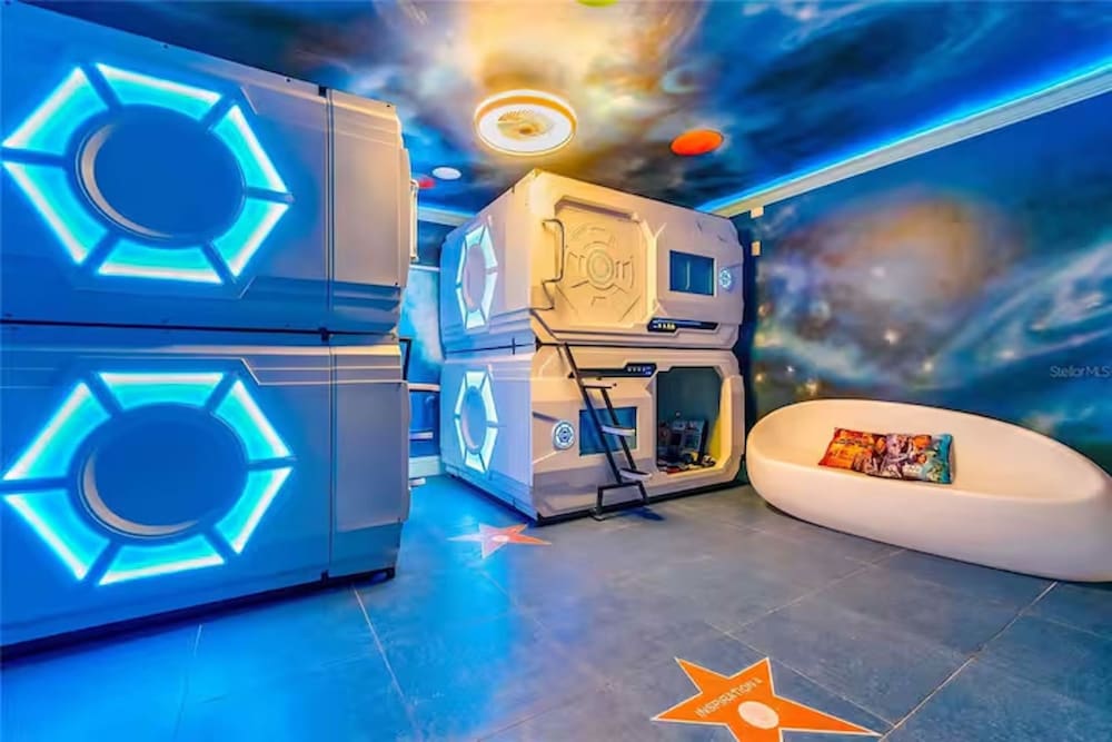 Ultimate Hollywood Themed Mansion for Big Groups