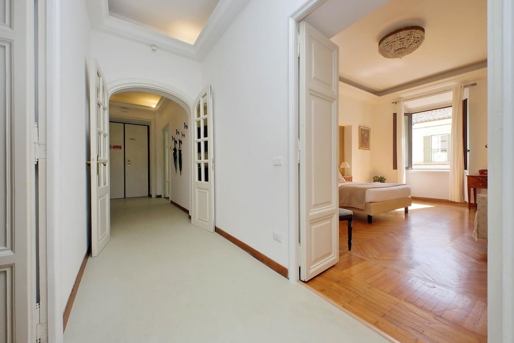 New The Triton - Spacious and Elegant Apartment With A C Between Trevi Fountain and Spanish St