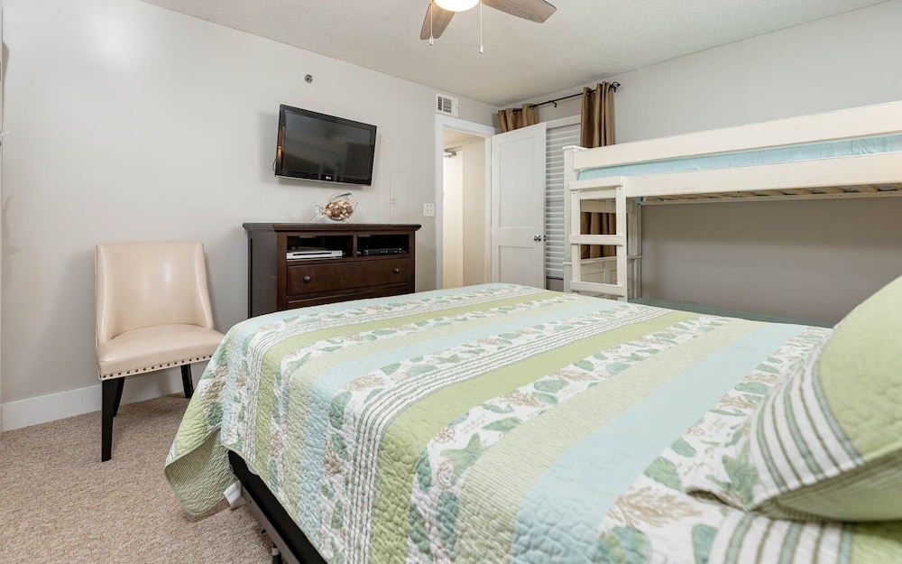 Phoenix I 1067 2 Bedroom Condo