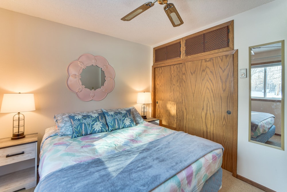 Lakefront Pelican Rapids Cabin w/ Boat Dock!