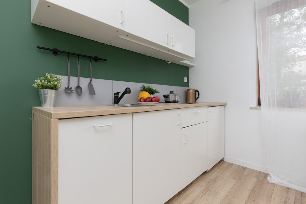 Warsaw Studio Woronicza by Renters view 2