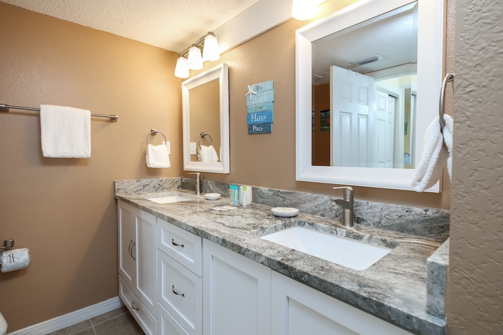 Islander 4005 by Brooks and Shorey Resorts