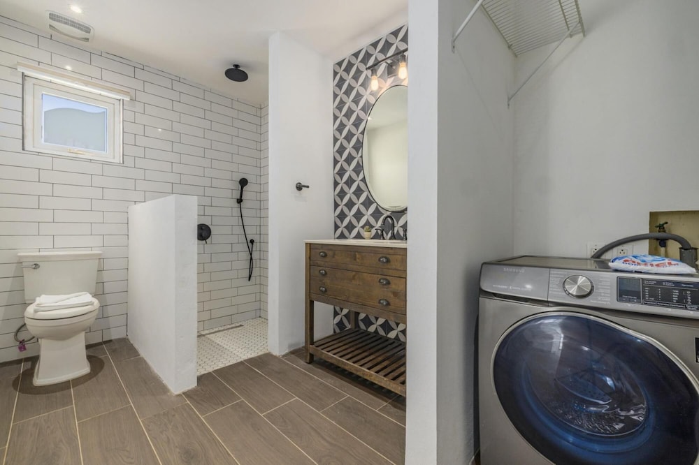 NEW Modern 2BR 2BA w Privatepool in Quiet Area