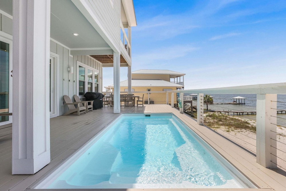 Beach Blessing- Pool Elevator Sleeps 16 SIX Bedrooms 6 Baths