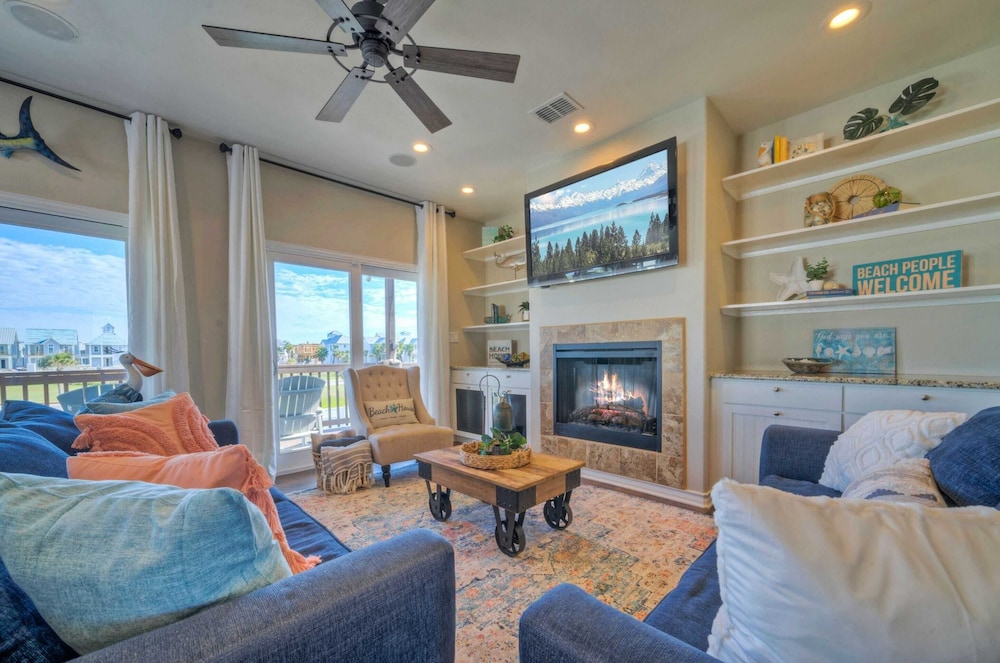 2 Homes, Sleeps 22 Steps to the Beach, Private Pool, Fire Pit, Balcony Views