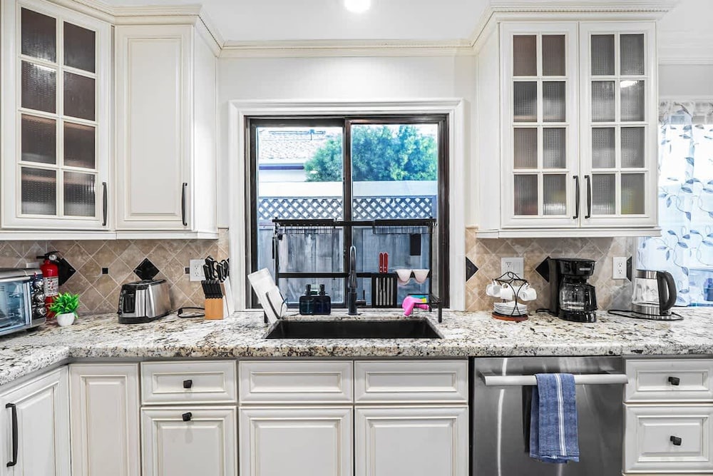 Spaciour 4Br 4bth Stunning House With Free Parking