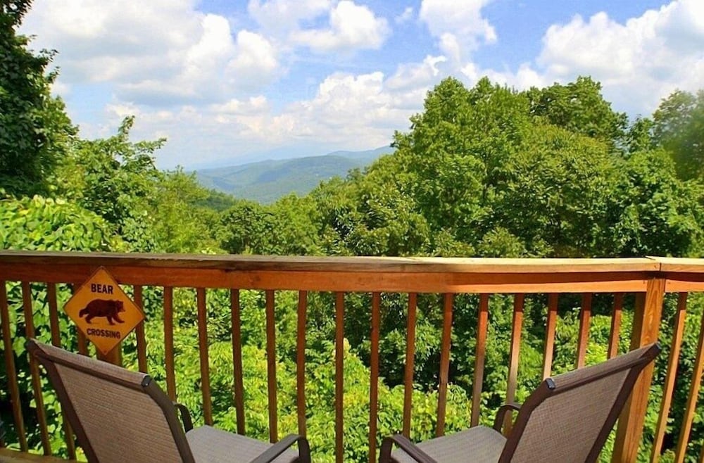 Bearly Hidden Ridge 5 Bedroom Cabin by RedAwning