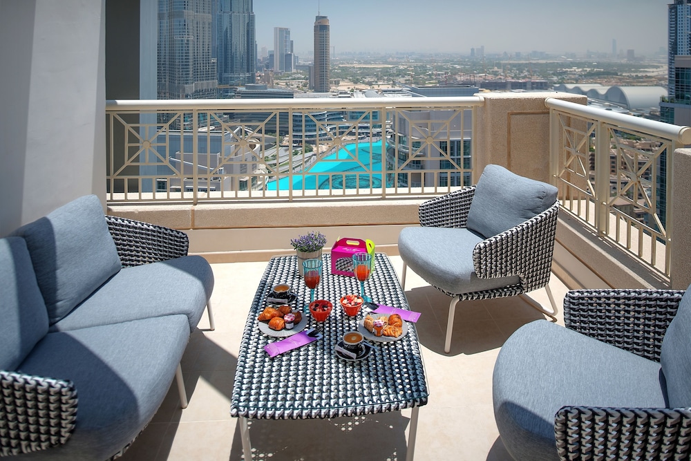 Dream Inn Dubai – 29 Boulevard with Private Terrace