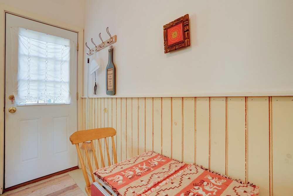 < 1 Mi to Horse Boarding: Cozy Yarnell Hideaway!