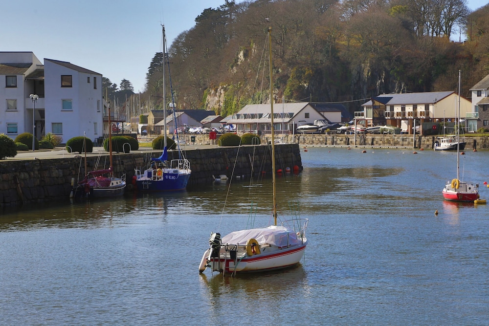 Glaslyn Harbour Views