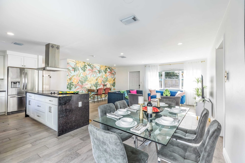 Pool, Hot Tub & Putting Green Near Deerfield Beach Oasis on Fourth by Avantstay