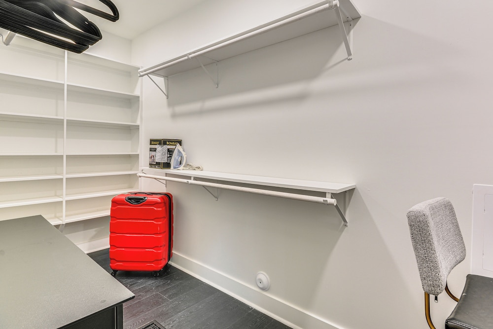 Walk to Uptwn Lexington: Modern Retreat w/ Porch!