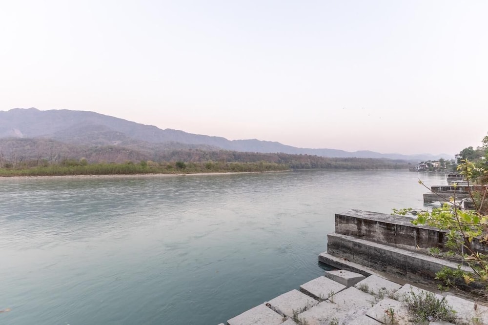 A radiant villa on the Ganges