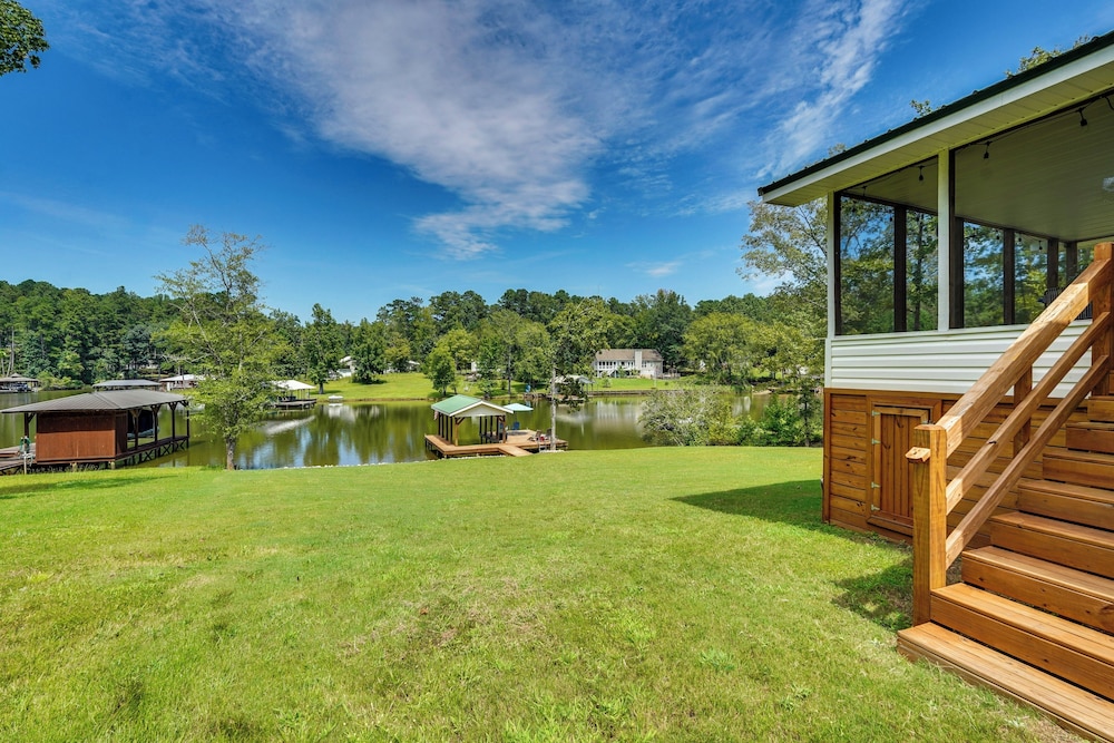 Fish, Swim & More: Quiet Retreat on Lake Sinclair!