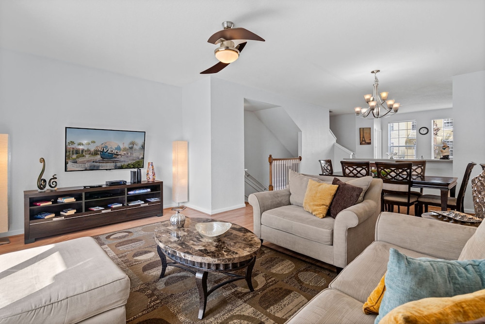 Comfortable 3BR Near Convention Center Epic Park