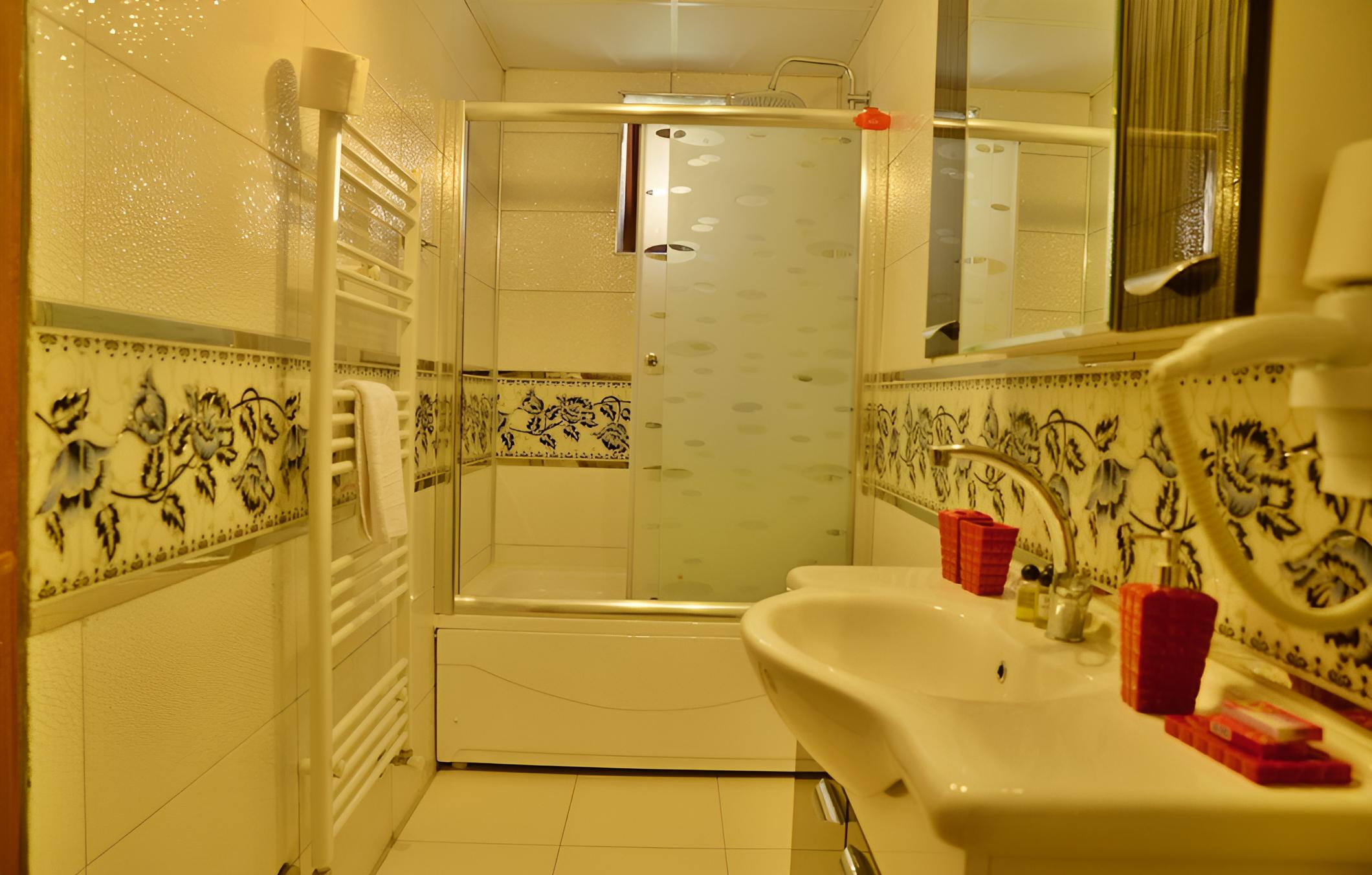 Dedeli Deluxe Hotel