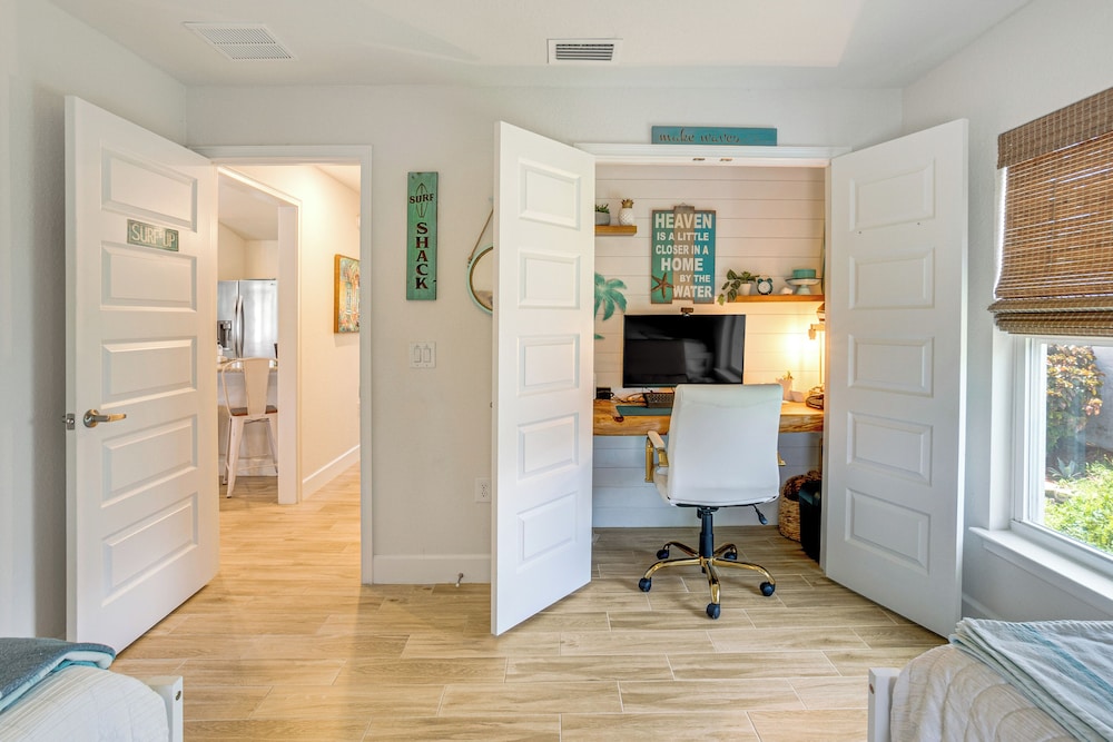 Golf Course-facing Poolside Oasis in Rotonda West!